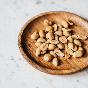 Can Labrador dogs Eat Honey-Roasted Peanuts