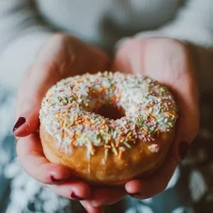 Can Labrador dogs Eat Powdered Donuts 