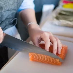 Can Labrador dogs Eat Salmon Skin With Scales 